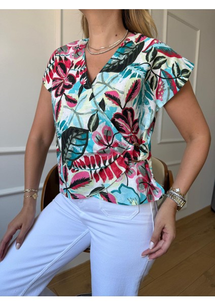Çiçek Desenli Yan Aksesuarlı Kruvaze Bluz fırsatları