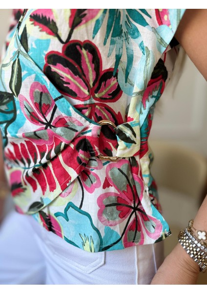 Çiçek Desenli Yan Aksesuarlı Kruvaze Bluz indirimleri