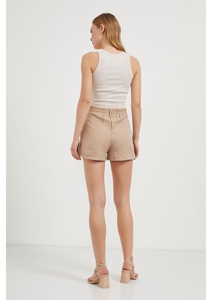 Dar Kalıp Beli Yarı Lastikli ve Kemerli Cepli Şort fiyatları