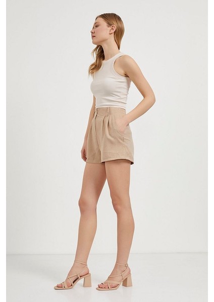 Dar Kalıp Beli Yarı Lastikli ve Kemerli Cepli Şort modelleri