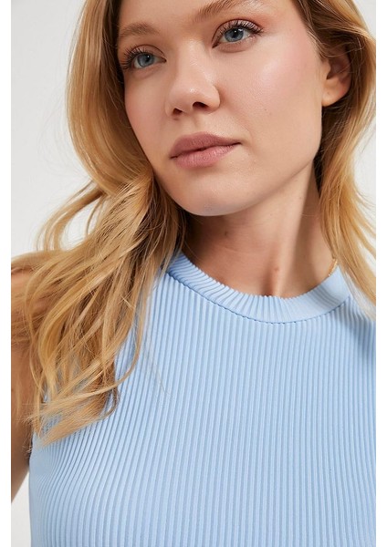 Bisiklet Yaka Piliseli Kolsuz Yumuşak Dokulu Rahat Form Kısa Bluz indirimleri