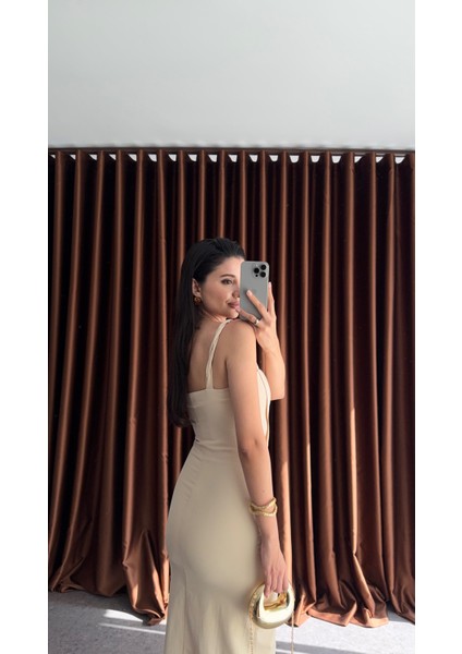 Önü Kapak Detaylı Krem Elbise fiyatları