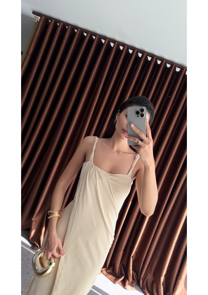 Önü Kapak Detaylı Krem Elbise fırsatları