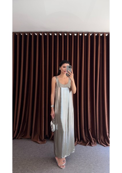 Gümüş Parlak Elbise