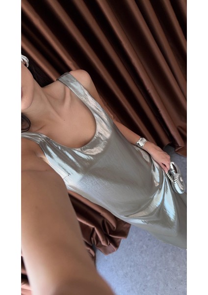 Gümüş Parlak Elbise modelleri