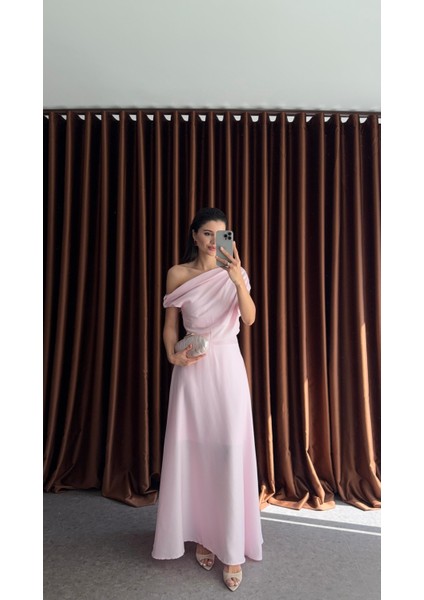 Düşük Omuz Pembe Elbise