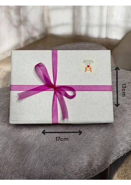 Iyi Ki Varsın Hediye Kutusu – Kalpli Kolye, Işıklı Kar Küresi, Peluş Ayıcık ve Dilek Şişesi indirimleri