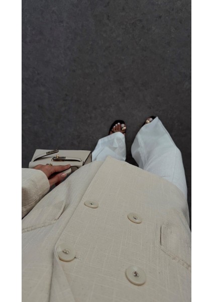 Bej Düğmeli Oversize Ceket fırsatları