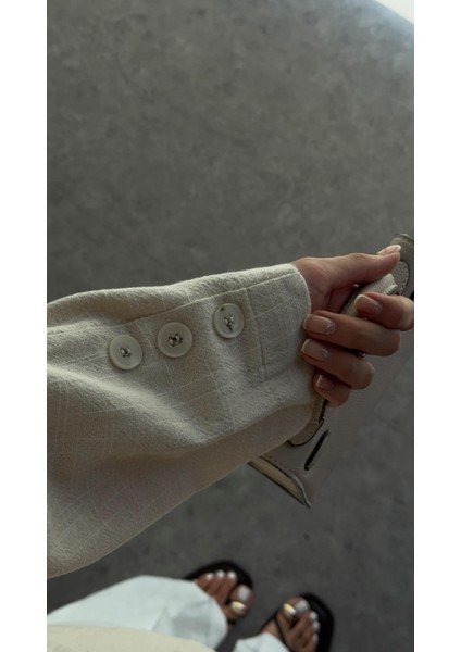 Bej Düğmeli Oversize Ceket indirimleri