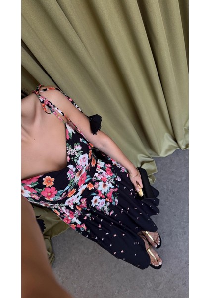 Askılı Çiçekli Siyah Elbise modelleri