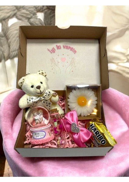 Ciddi Ilişki Yüzüklü Mini Hediye Kutusu, Peluş Ayıcık, Işıklı Kar Küresi, Jelibon ve Daha Fazlası