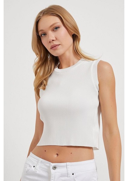 Bisiklet Yaka Piliseli Kolsuz Yumuşak Dokulu Rahat Form Kısa Bluz