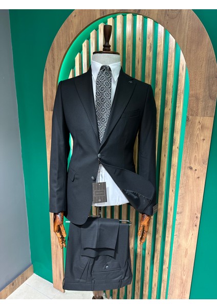 Erkek Siyah Regular Fit Mono Yaka Takım Elbise 2953-01