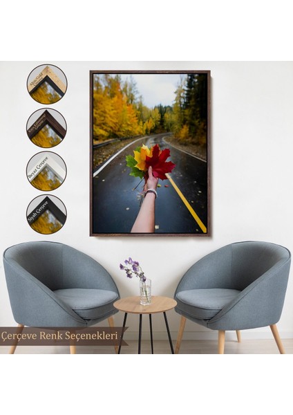 Beyaz Çerçeveli Sonbaharın Renkli Yaprakları ve Yol Manzarası Duvar Tablosu