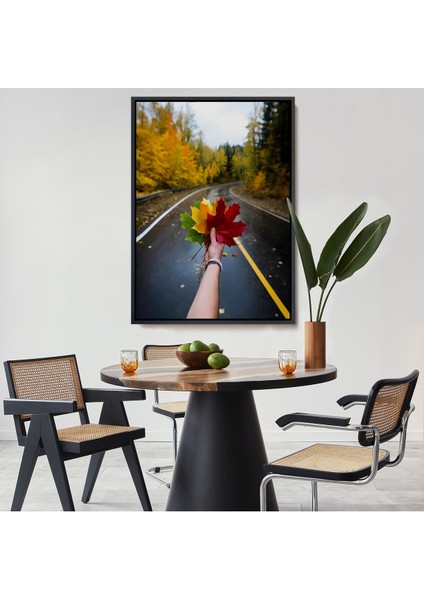 Beyaz Çerçeveli Sonbaharın Renkli Yaprakları ve Yol Manzarası Duvar Tablosu