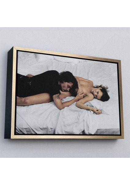 Siyah Çerçeveli Johnny Depp ve Kate Moss Duvar Tablosu fırsatları