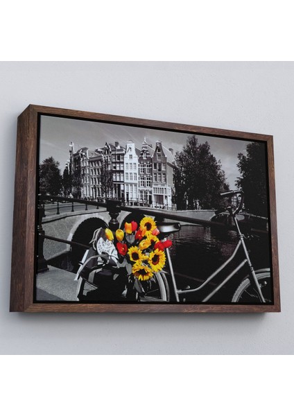 Kahverengi Çerçeveli Amsterdam Kanallarındaki Bisiklet ve Laleler Tablosu