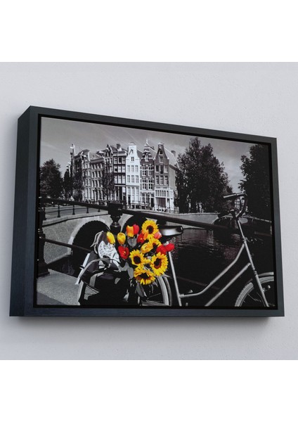 Kahverengi Çerçeveli Amsterdam Kanallarındaki Bisiklet ve Laleler Tablosu modelleri