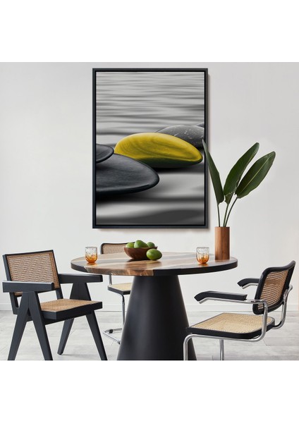 Siyah Çerçeveli Sudaki Soyut Taşlar Tablosu