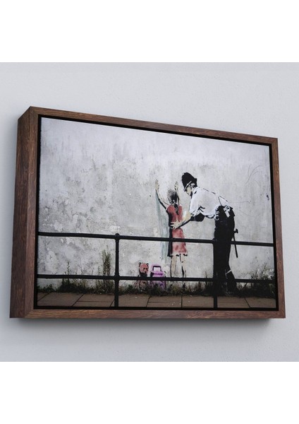Beyaz Çerçeveli Bansky'nin Küçük Kız Çocuğunu Arayan Polis Isimli Çalışması Kanvas Tablo fiyatları