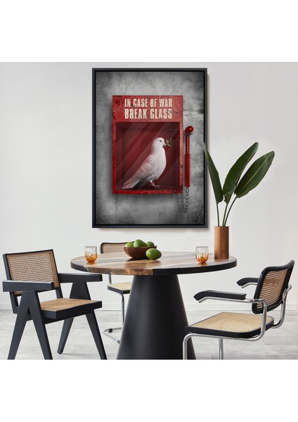Siyah Çerçeveli Savaş Durumunda Camı Kır Güvercin Kanvas Tablo