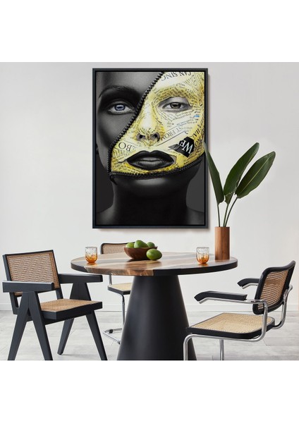 Siyah Çerçeveli Fermuar Makyajlı Güzel Kızın Yakın Çekim Portresi Kanvas Tablo