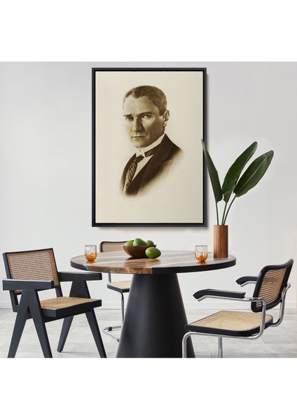 Siyah Çerçeveli Atatürk Portre Tablosu Mustafa Kemal Atatürk Dikdörtgen Dekoratif Kanvas Tablo