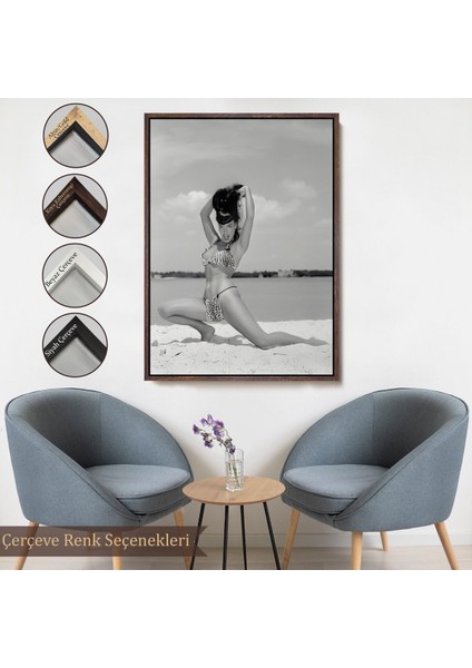 Beyaz Çerçeveli Leopar Bikinili Bettie Page Duvar Tablosu