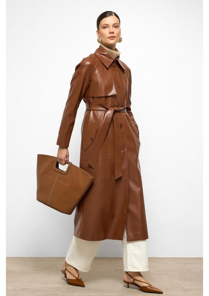 Gömlek Yaka Reglan Kol Pelerin ve Torba Cep Detaylı Deri Trençkot Taba 6760