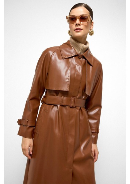 Reglan Kol Pelerin ve Punto Dikiş Detaylı Deri Trençkot Taba 6754 modelleri