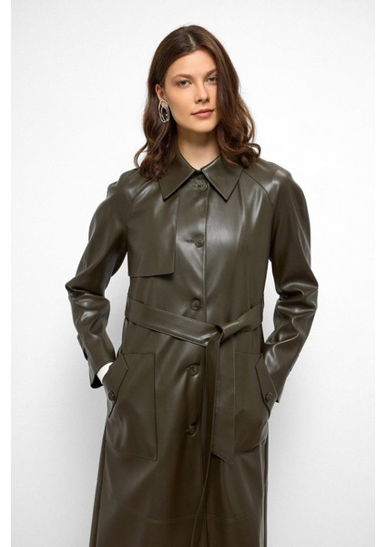 Gömlek Yaka Reglan Kol Pelerin ve Torba Cep Detaylı Deri Trençkot Haki 6760 fırsatları