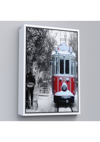 Çerçeveli Karlı Bir Istiklal Caddesi ve Nostaljik Tramvay TABLOSU-6404 fırsatları