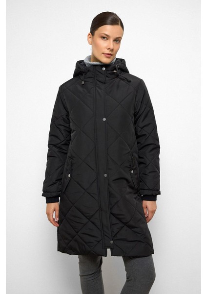 Kapüşonlu Fermuar Kapamalı Ribana Detaylı Kapitone Mont Siyah 6776
