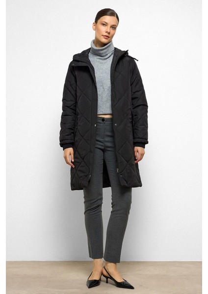 Kapüşonlu Fermuar Kapamalı Ribana Detaylı Kapitone Mont Siyah 6776 modelleri