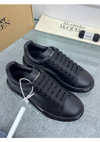 Oversize Siyah Deri Sneaker – Alexander McQueen’in İkonik Şıklığıyla Cesur Adımlar modelleri
