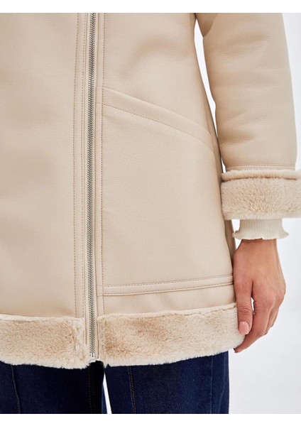 Lcw Modest Kadın Biker Yaka Düz Deri Görünümlü Mont (W5) fırsatları