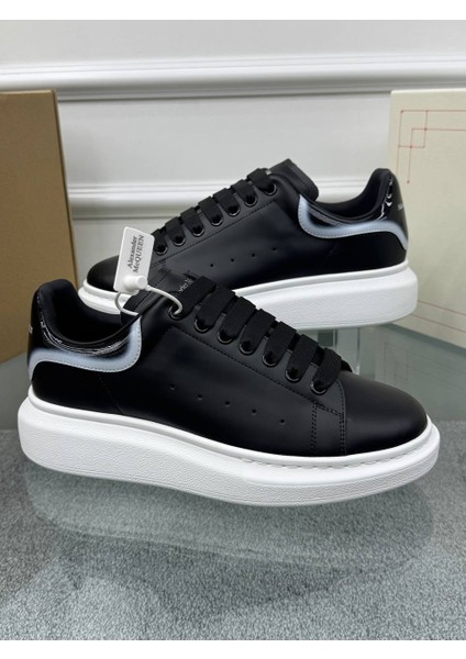 Oversize Siyah Deri Sneaker – Modern Şıklığın ve Konforun Güçlü Buluşması