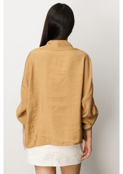 Kadın Losse Fit Apaş Yaka Düz Uzun Kollu Gömlek indirimleri