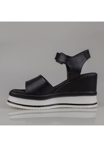 Siyah Tek Şerit Dolgu Topuk Kadın Sandalet modelleri