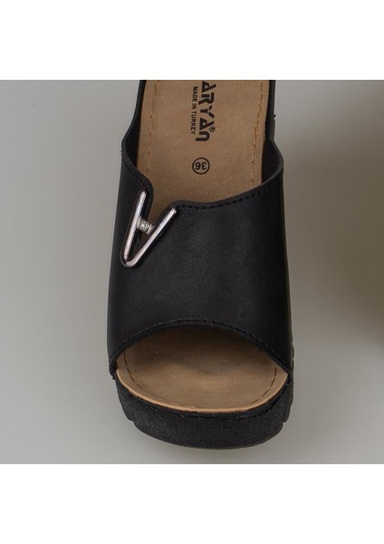 Siyah Kadın Dolgu Topuk Taş Detaylı Terlik 26-893 fırsatları