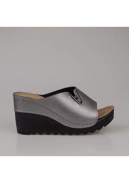 Platin Kadın Dolgu Topuk Taş Detaylı Terlik 26-893 fiyatları