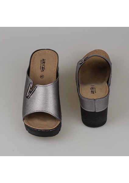 Platin Kadın Dolgu Topuk Taş Detaylı Terlik 26-893 modelleri