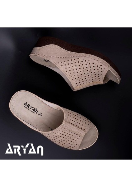 Krem Dolgu Topuk Delikli Kadın Terlik 04-024 modelleri