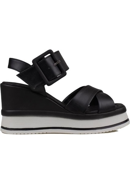 Siyah Dolgu Topuk Kemerli Kadın Sandalet