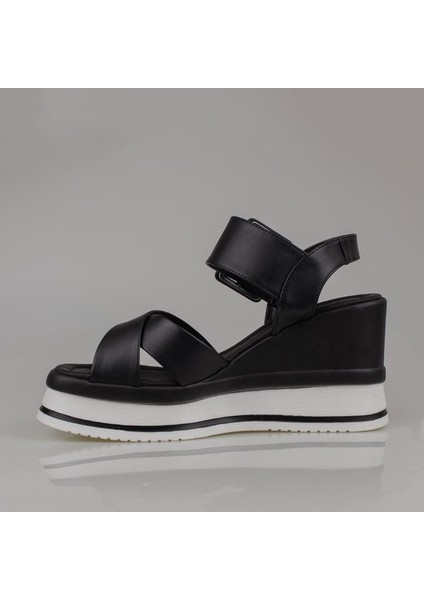Siyah Dolgu Topuk Kemerli Kadın Sandalet modelleri