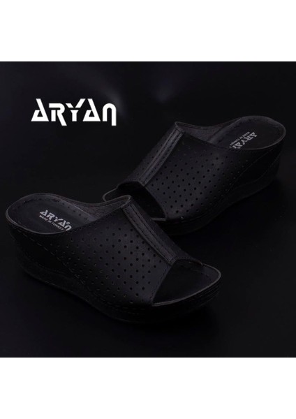 Siyah Dolgu Topuk Delikli Kadın Terlik 04-024 modelleri