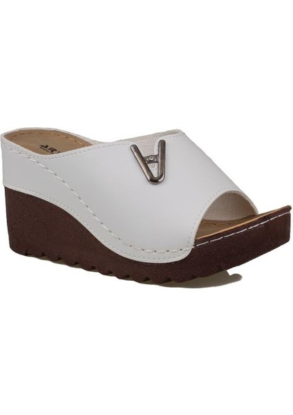 Beyaz Kadın Dolgu Topuk Taş Detaylı Terlik 26-893