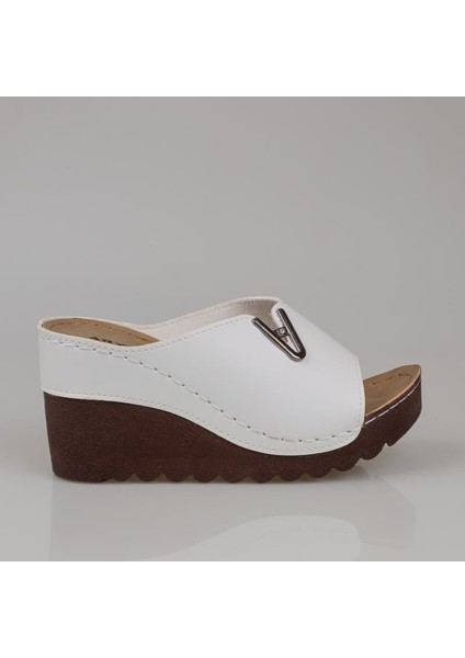 Beyaz Kadın Dolgu Topuk Taş Detaylı Terlik 26-893 fiyatları