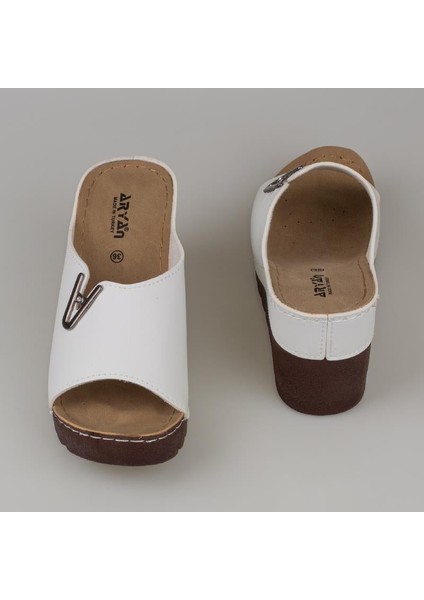 Beyaz Kadın Dolgu Topuk Taş Detaylı Terlik 26-893 modelleri
