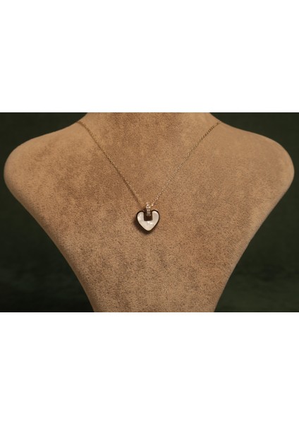 Siyah Çerçeveli Altın Renkli Çelik Kolye fiyatları